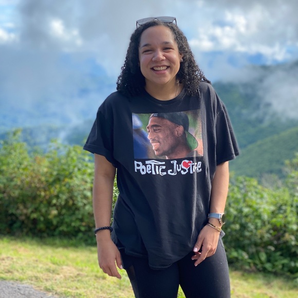 Meet your Posher, Kayla - Picture 4 of 4